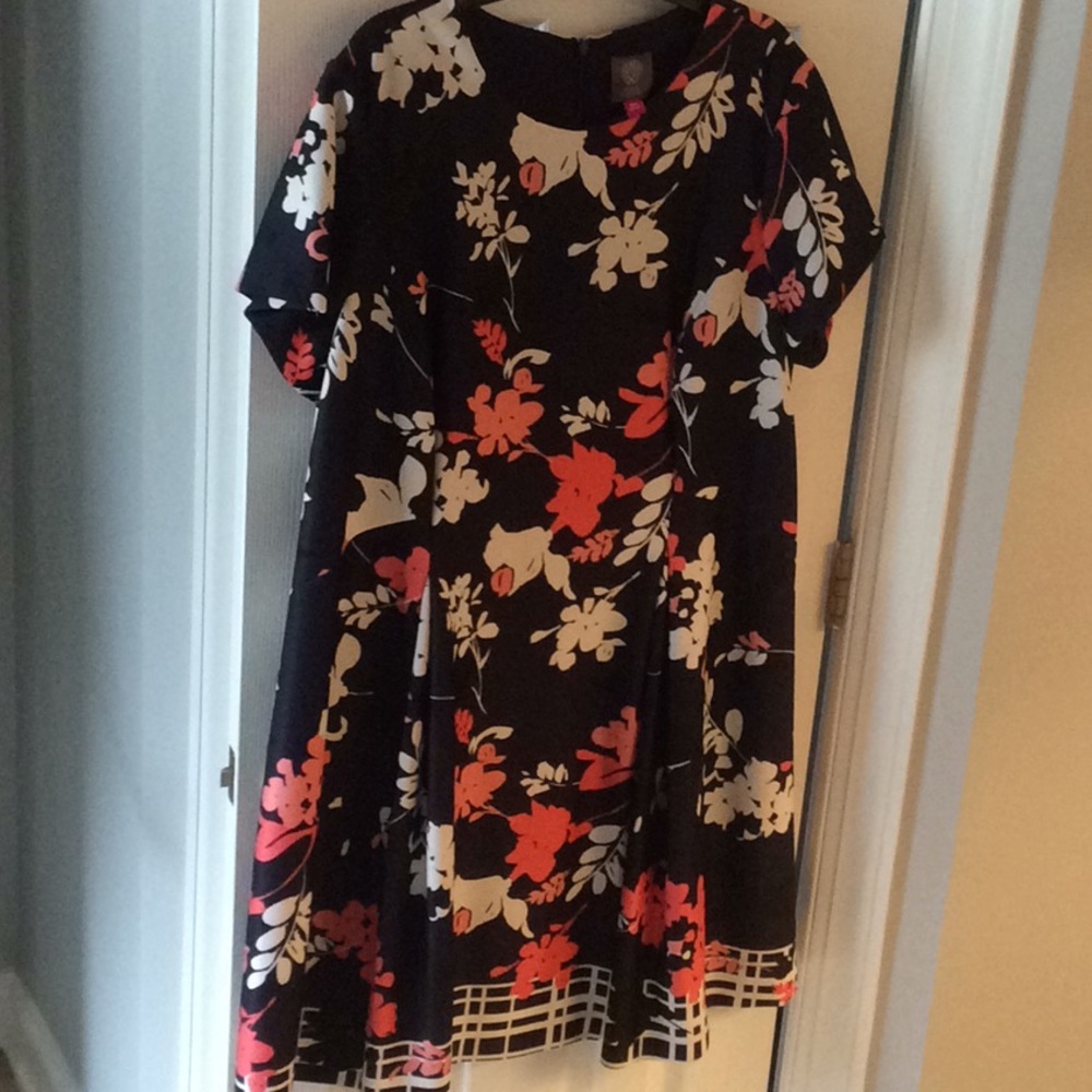 Adorable Vince Camuto dress with hidden pockets!